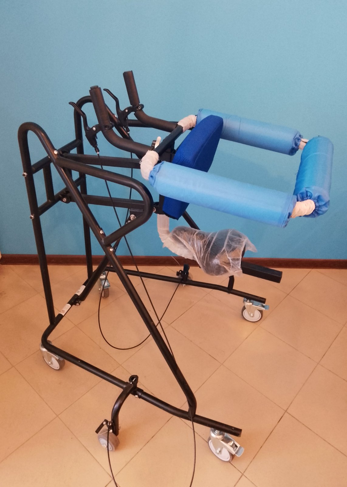 Проходилка с пневматично повдигане и седалка/опора за трансфер N - walk